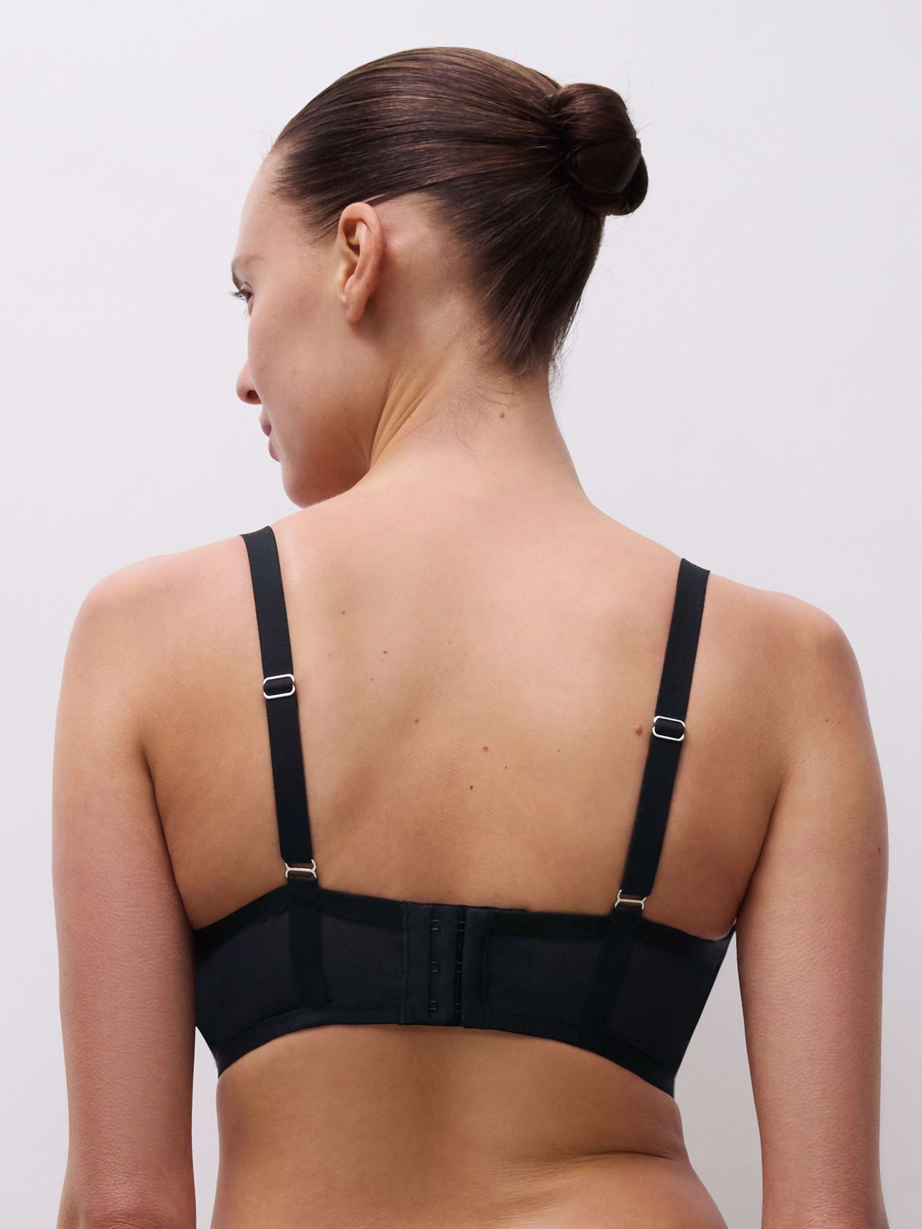 Chantelle - Lush plunge T-Shirt bra in festive Black