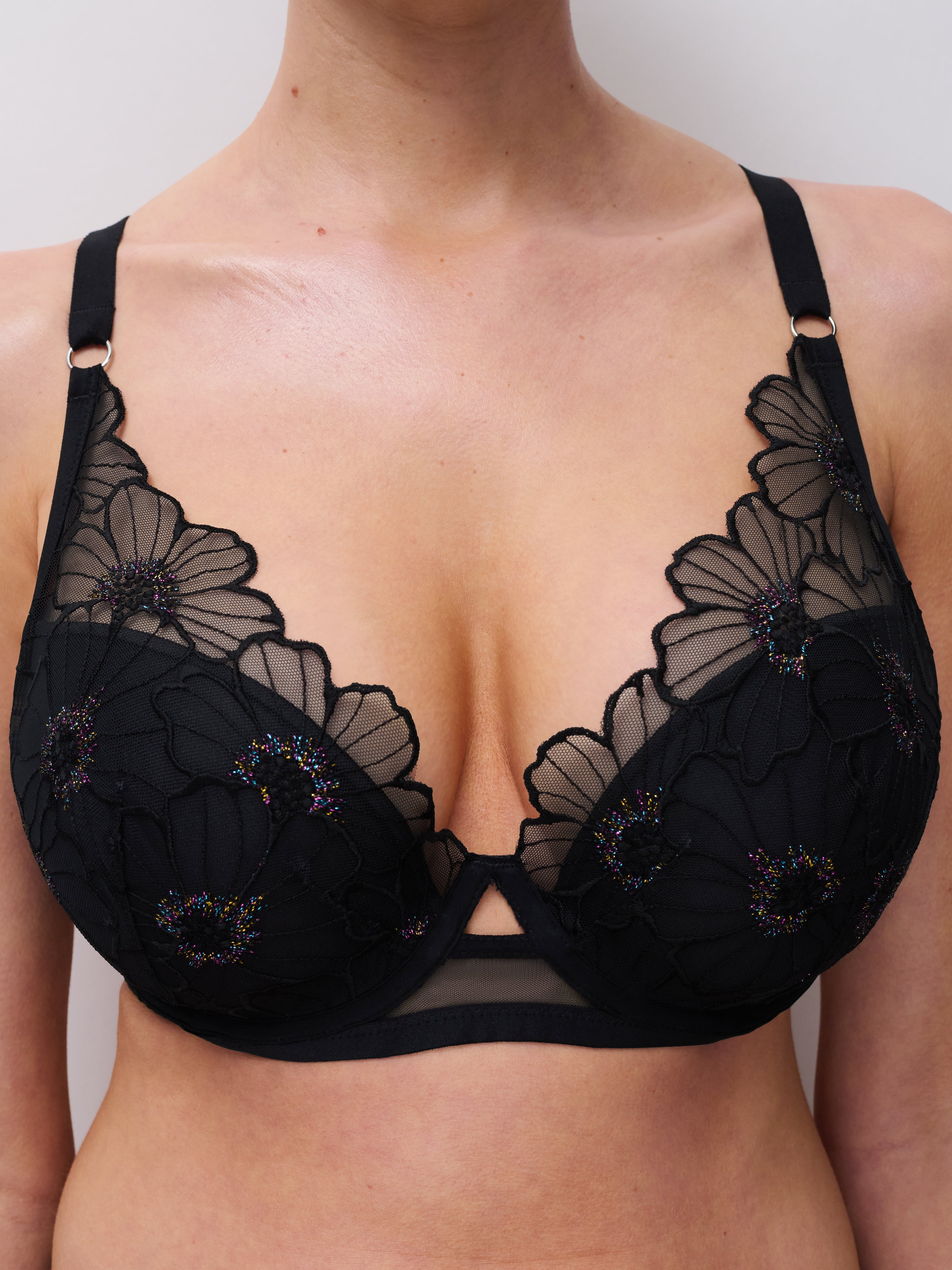 Chantelle - Lush plunge T-Shirt bra in festive Black