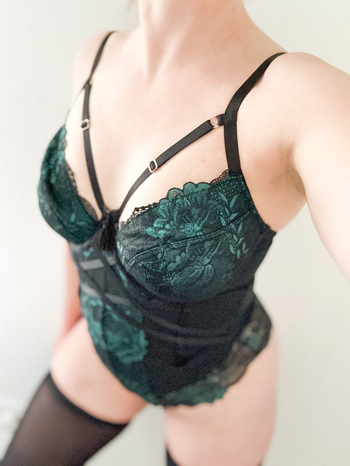 POUR MOI - AFTER HOURS BODY IN BLACK AND GREEN