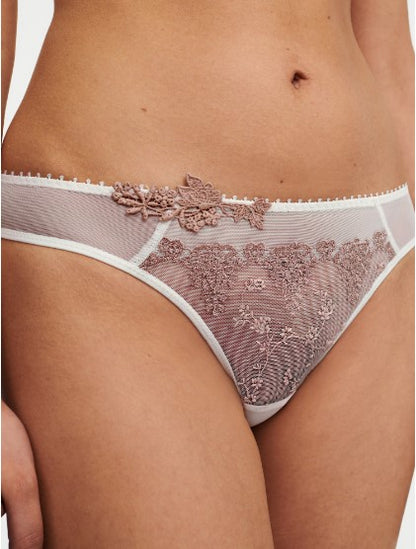 PASSIONATA - WHITE NIGHTS THONG IN PEARL